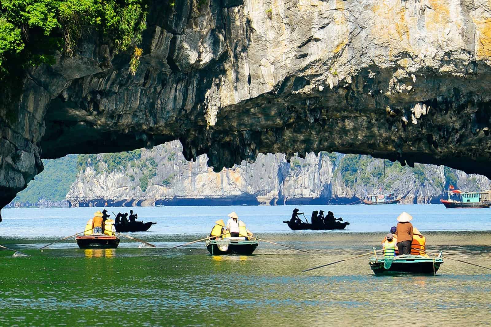 Dark-and-Light-cave-in-Halong-Bay-Tien