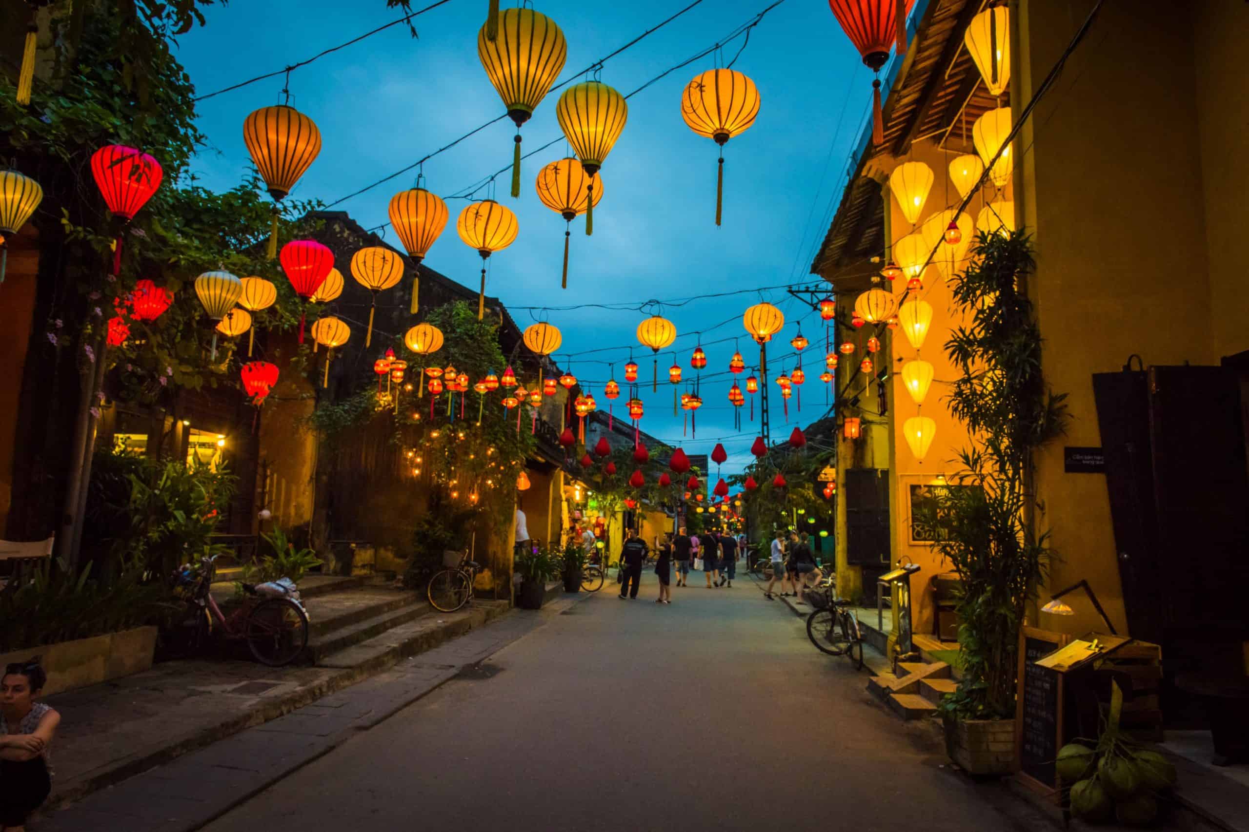 Highlights-of-Hoi-An-Lantern-Festival-scaled