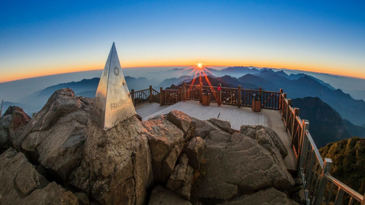 Overview-of-Fansipan-Mountain-1