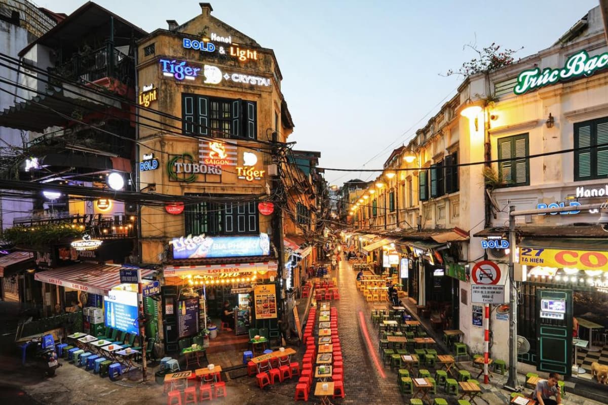 architectural-features-filled-with-nostalgia-are-easily-spotted-in-hanoi