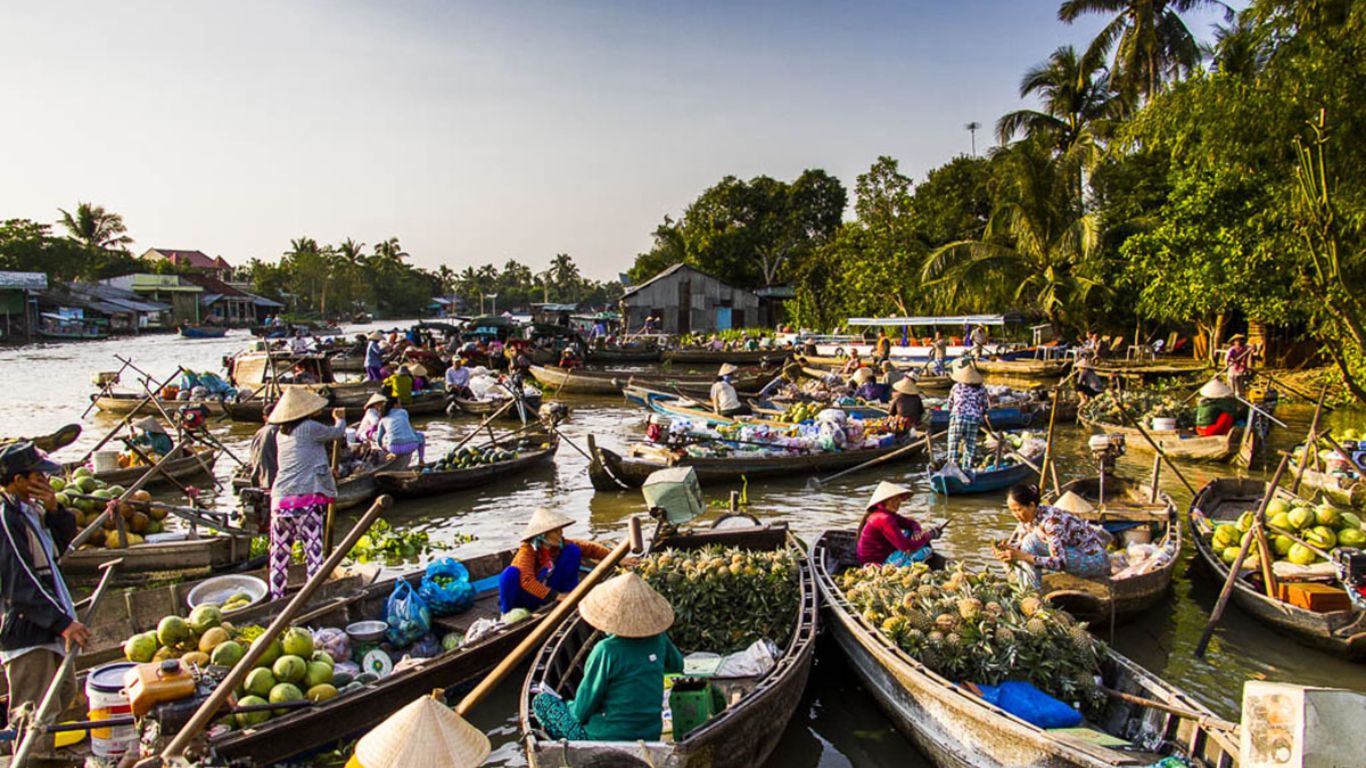 lively-atmosphere-can-tho-floating-market