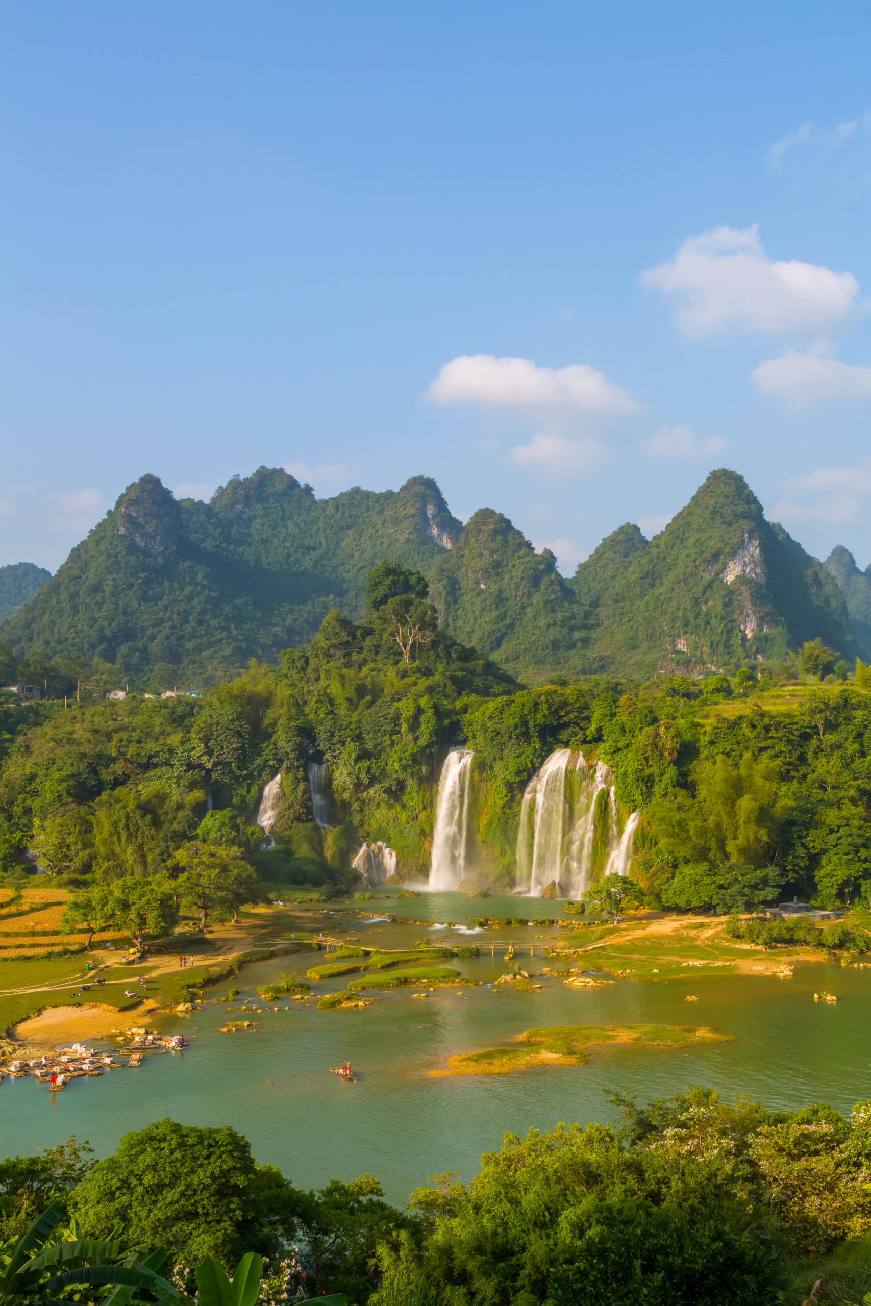 shore-mountain-green-cascade-travel-clean (1)
