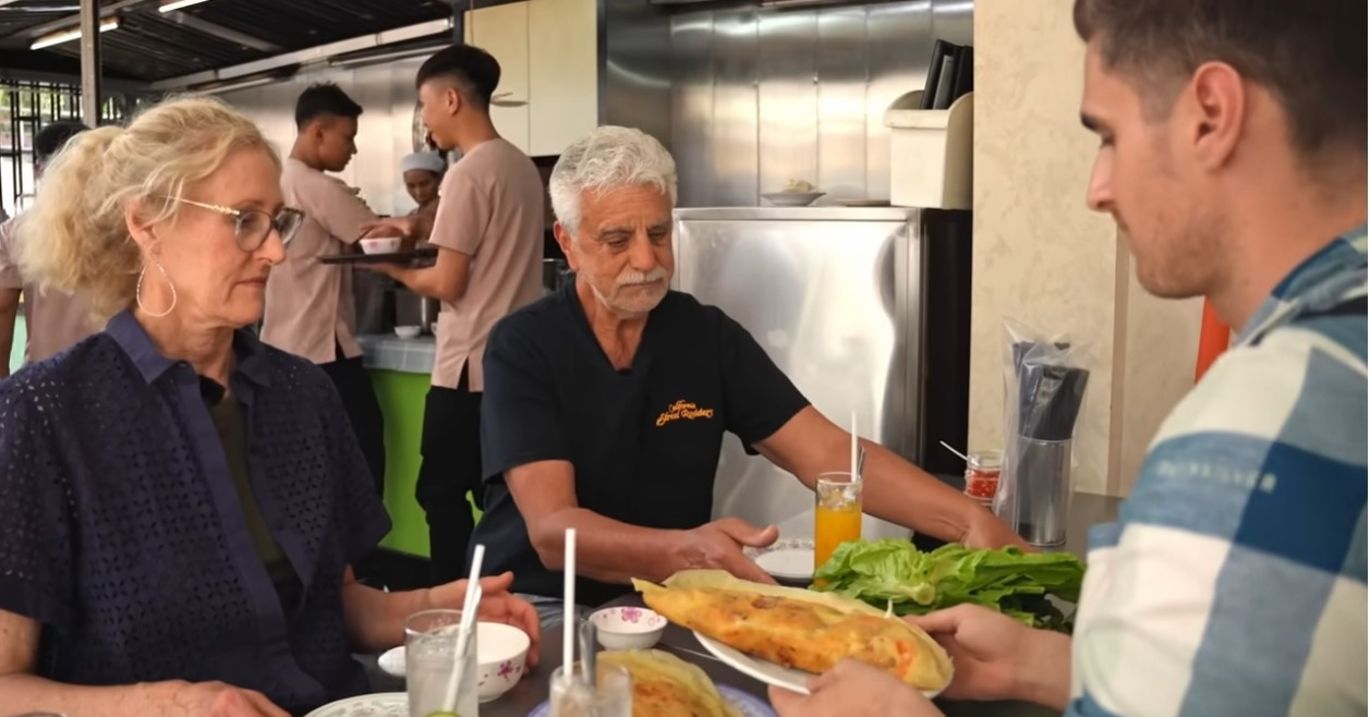 californian-expat-parents-are-lavish-in-their-praise-of-vietnamese-food-164